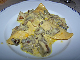 Ravioli in mushroom cream sauce, Hotel Italia restaurant, Foligno..